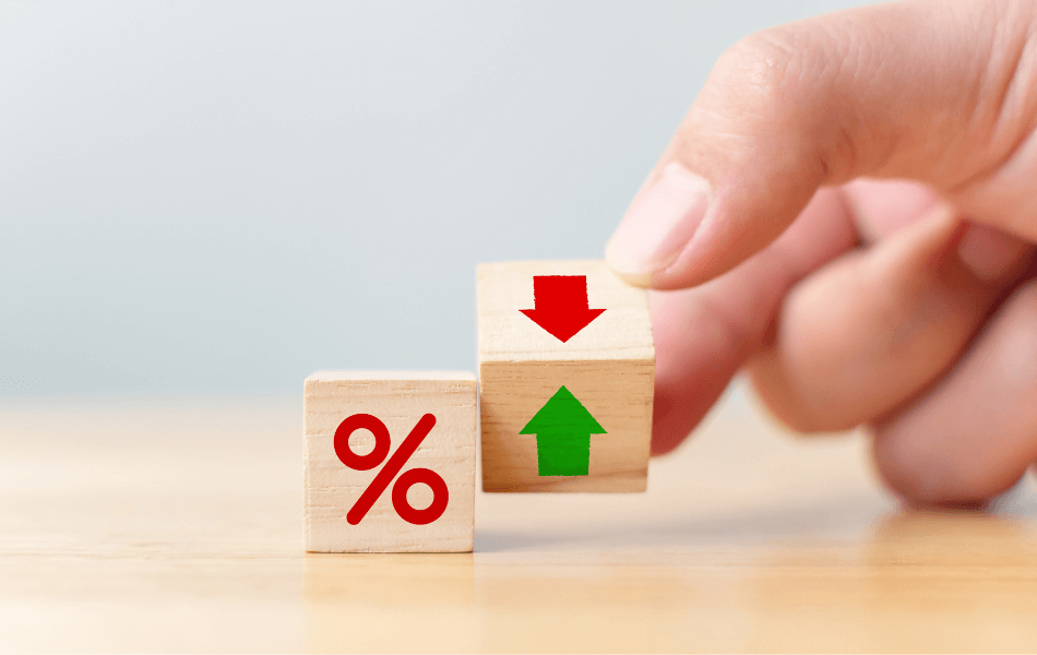 Wooden blocks that reflect a low interest rate and a high interest rate